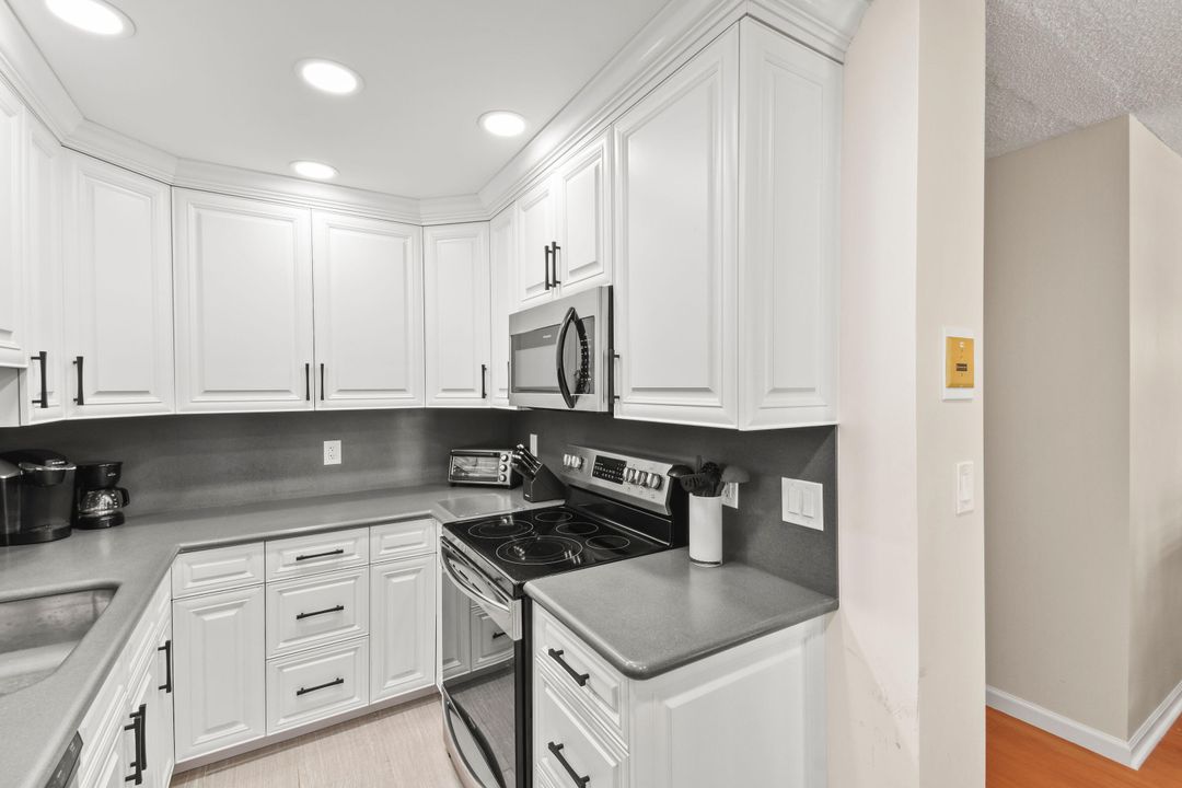 For Sale: $375,000 (2 beds, 2 baths, 1028 Square Feet)