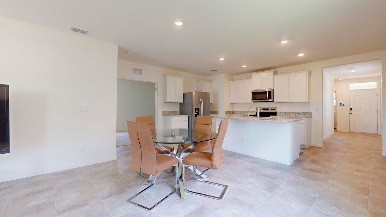 For Sale: $370,000 (3 beds, 2 baths, 1614 Square Feet)