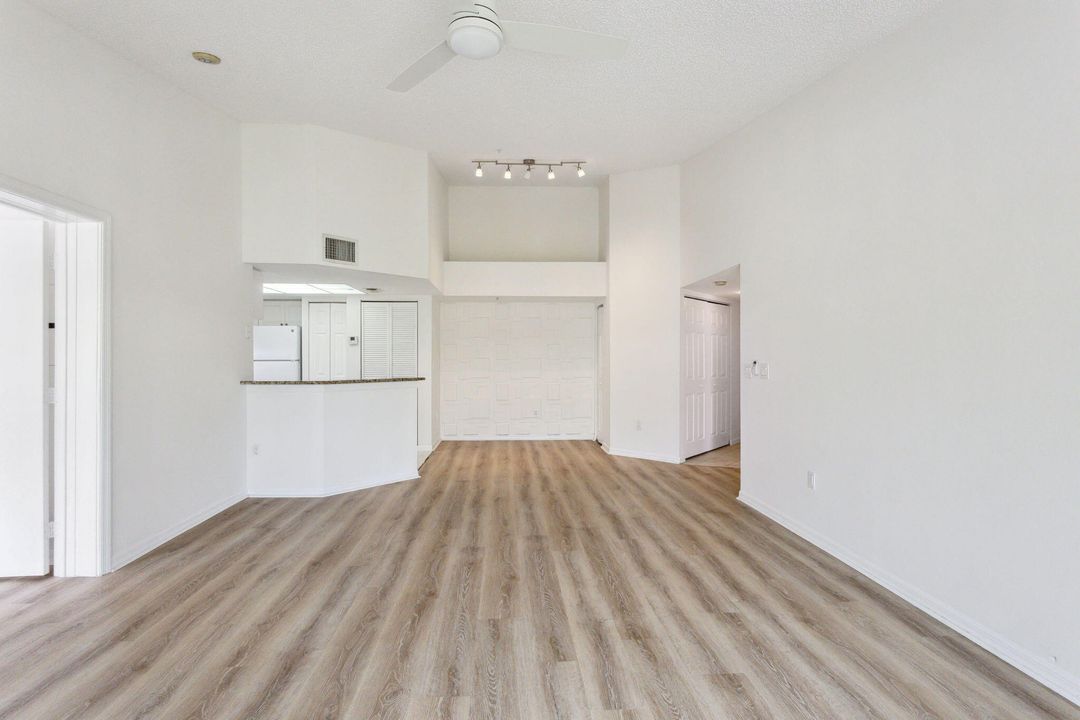 For Sale: $310,000 (2 beds, 2 baths, 1200 Square Feet)