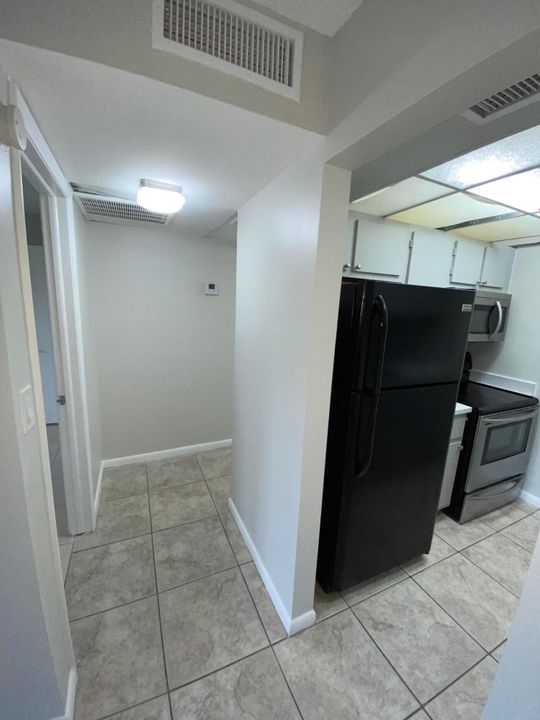 Active With Contract: $1,595 (1 beds, 1 baths, 556 Square Feet)