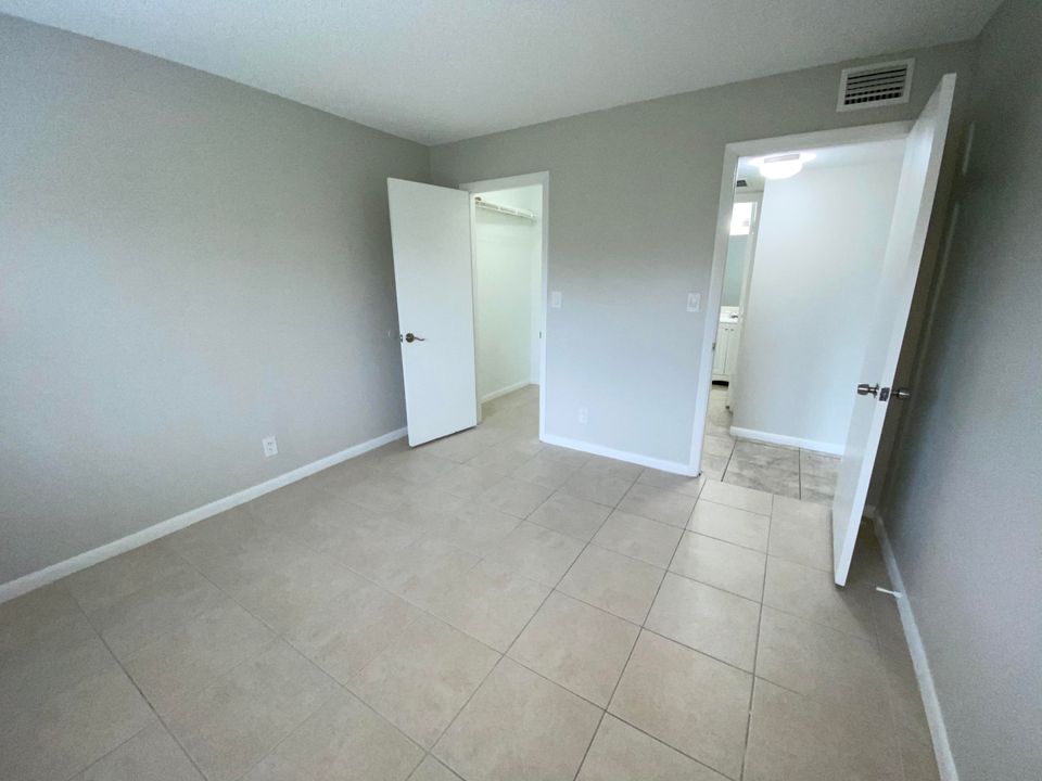 Active With Contract: $1,595 (1 beds, 1 baths, 556 Square Feet)