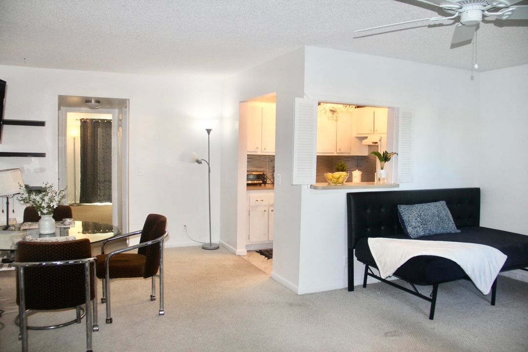 For Sale: $114,900 (1 beds, 1 baths, 720 Square Feet)
