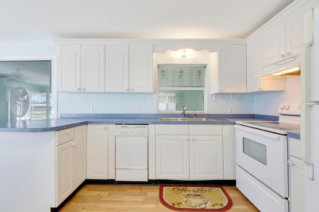 For Sale: $209,999 (2 beds, 2 baths, 1174 Square Feet)