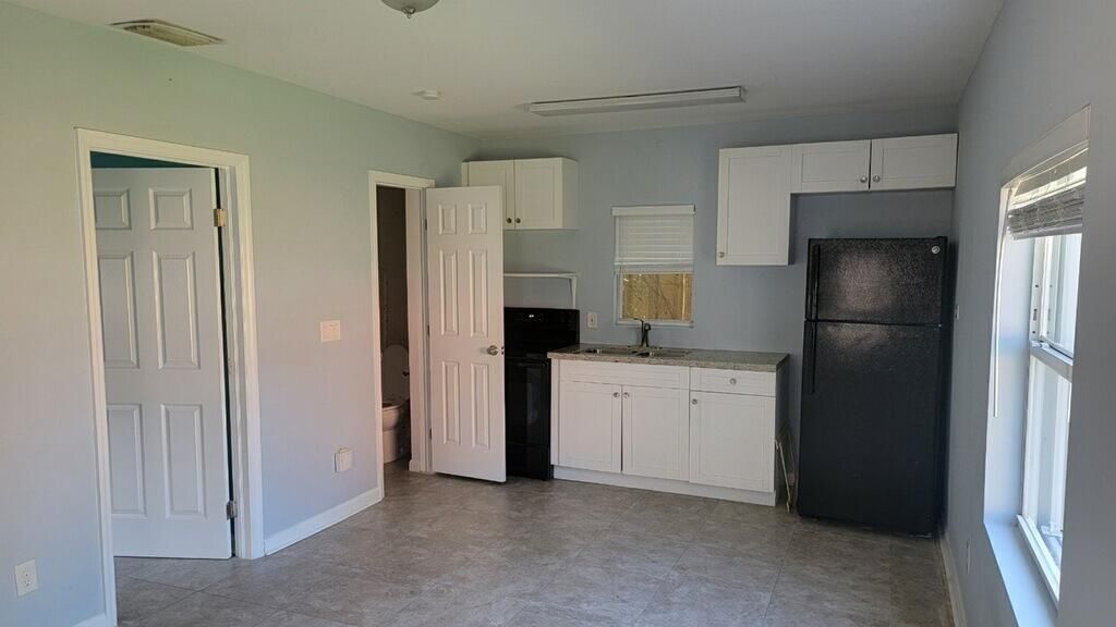 For Rent: $1,850 (1 beds, 2 baths, 1699 Square Feet)