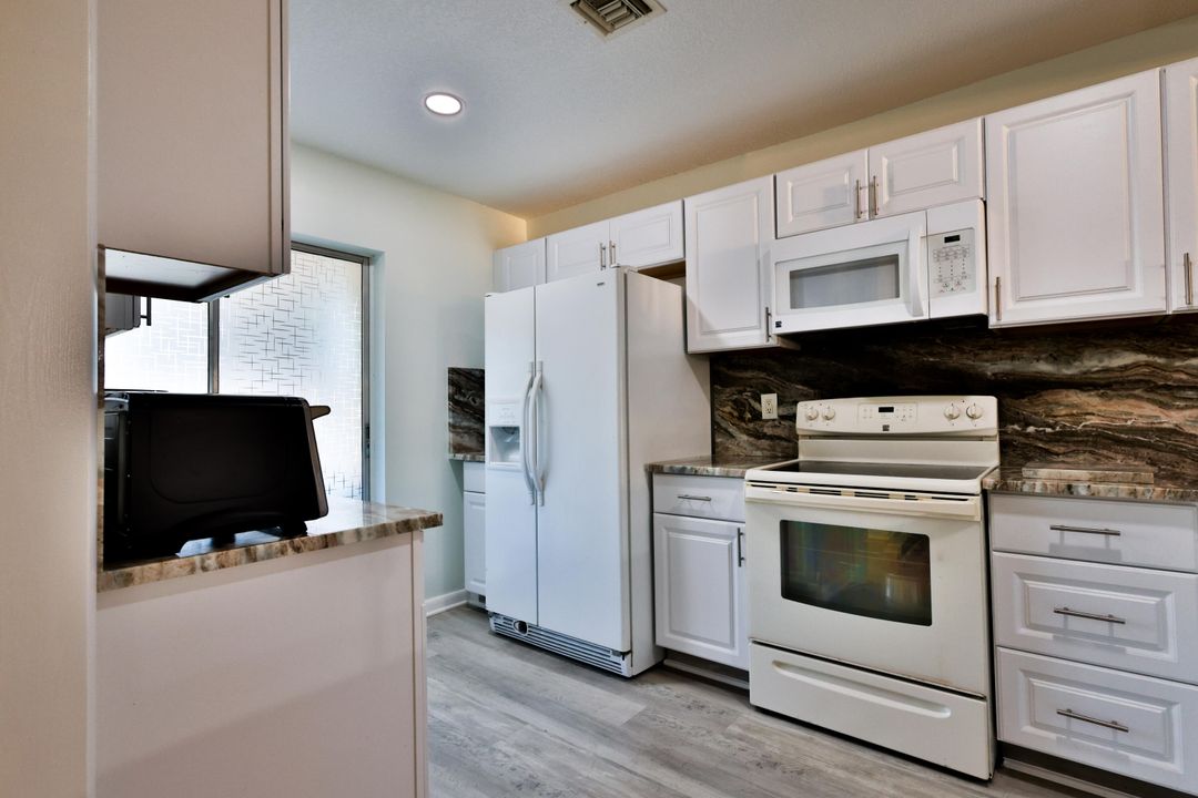 For Sale: $234,900 (2 beds, 2 baths, 1337 Square Feet)