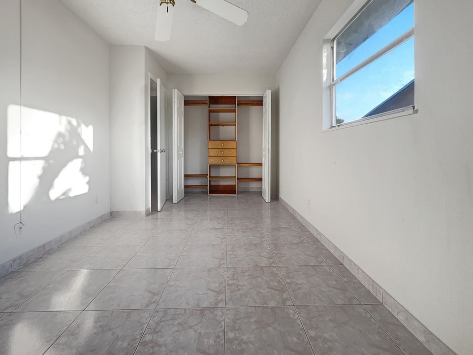 For Sale: $400,000 (3 beds, 2 baths, 957 Square Feet)
