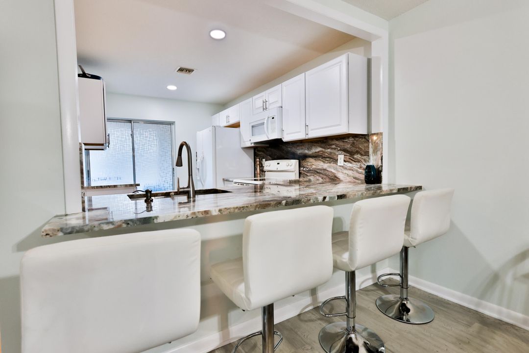 For Sale: $234,900 (2 beds, 2 baths, 1337 Square Feet)
