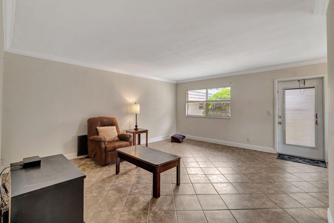 For Sale: $150,000 (2 beds, 2 baths, 880 Square Feet)