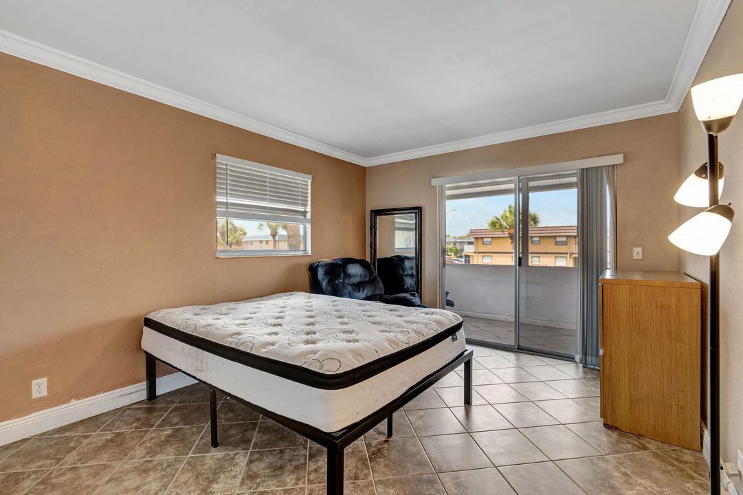 For Sale: $150,000 (2 beds, 2 baths, 880 Square Feet)