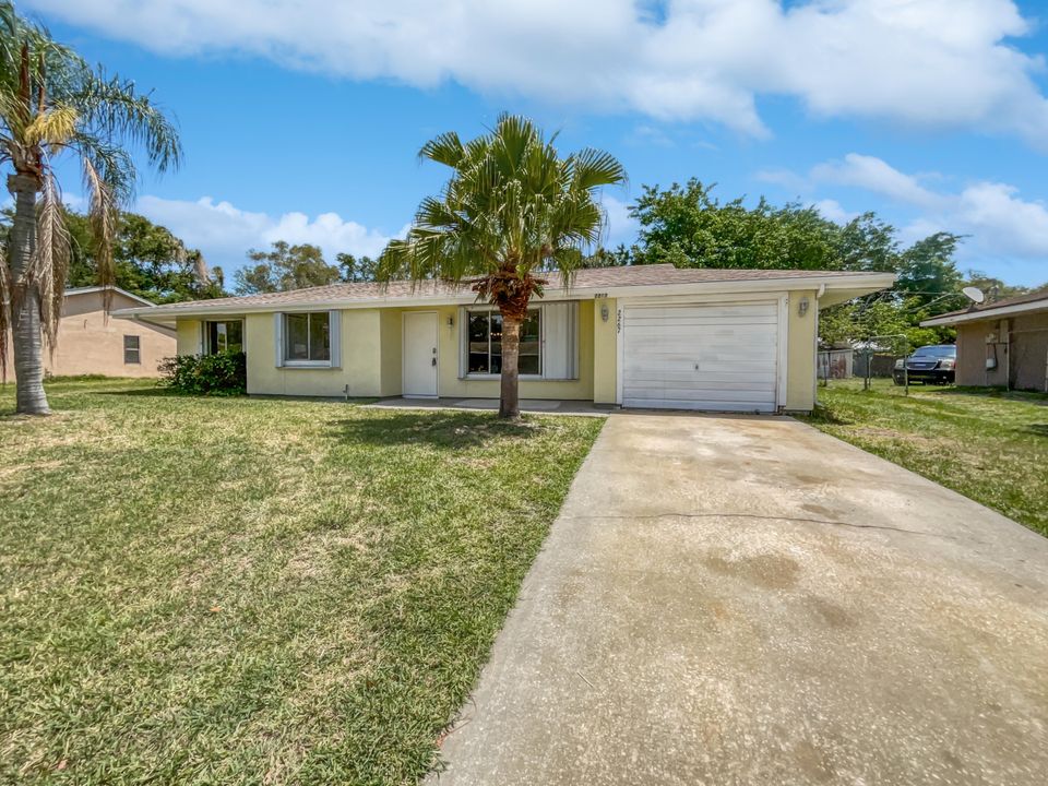 For Sale: $325,000 (3 beds, 2 baths, 1395 Square Feet)