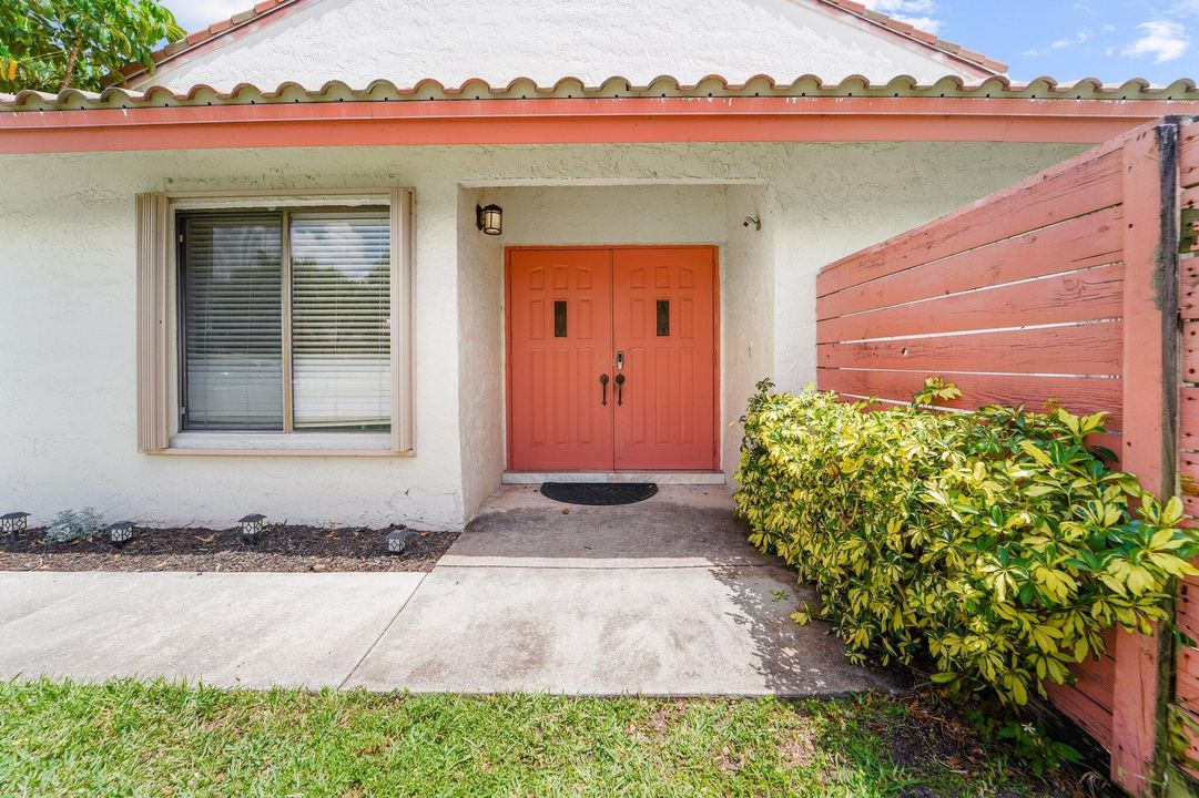 For Rent: $4,995 (3 beds, 2 baths, 1721 Square Feet)