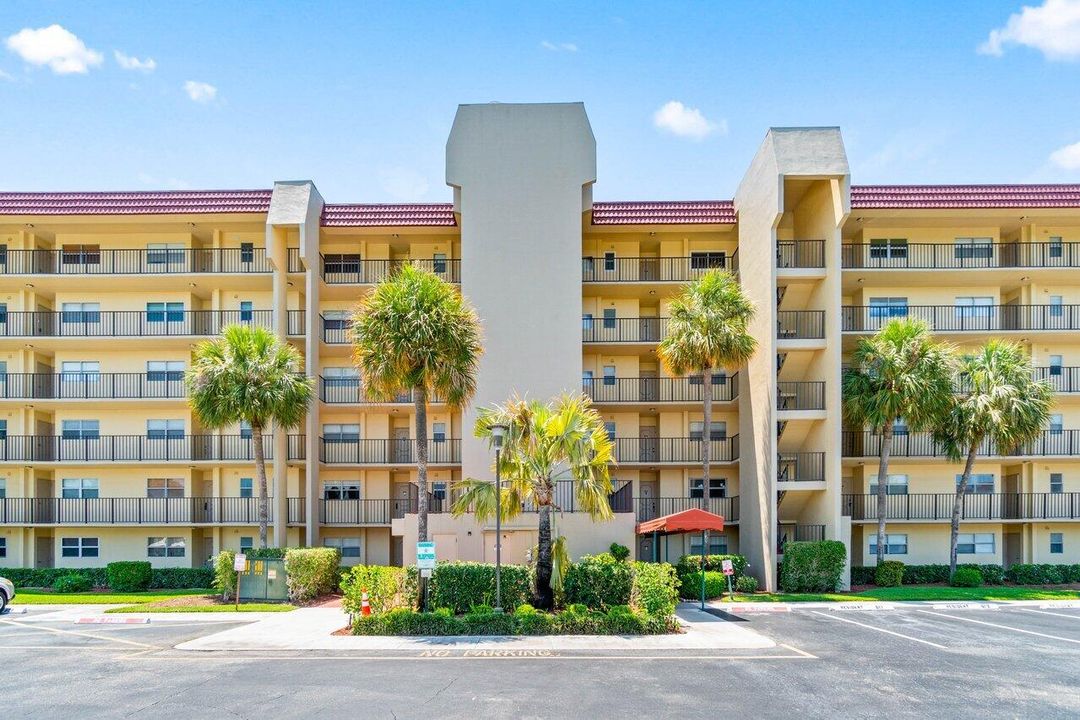 Active With Contract: $1,750 (1 beds, 1 baths, 969 Square Feet)