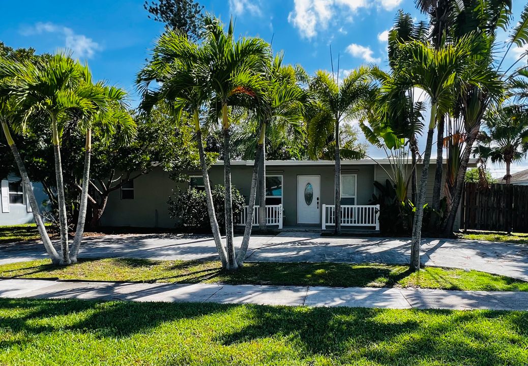 Recently Sold: $335,000 (2 beds, 2 baths, 1096 Square Feet)