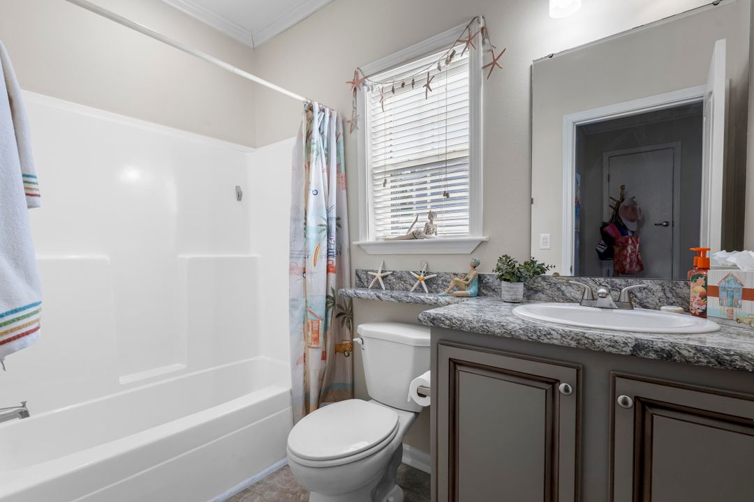 For Sale: $229,000 (2 beds, 2 baths, 1388 Square Feet)