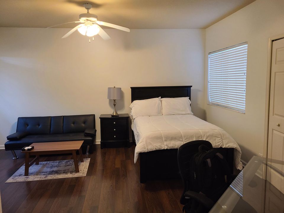 For Rent: $1,200 (1 beds, 1 baths, 600 Square Feet)