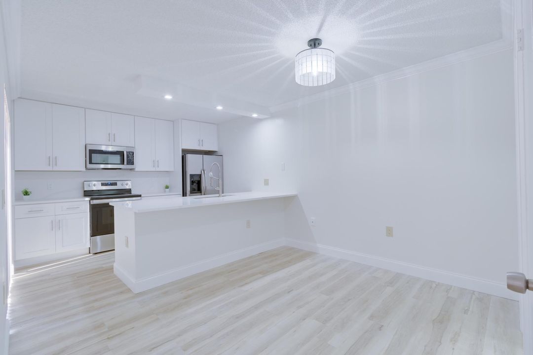 For Sale: $333,000 (2 beds, 2 baths, 1236 Square Feet)