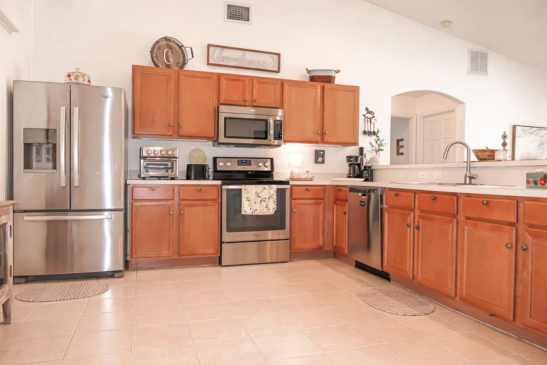 For Sale: $537,500 (4 beds, 2 baths, 2074 Square Feet)