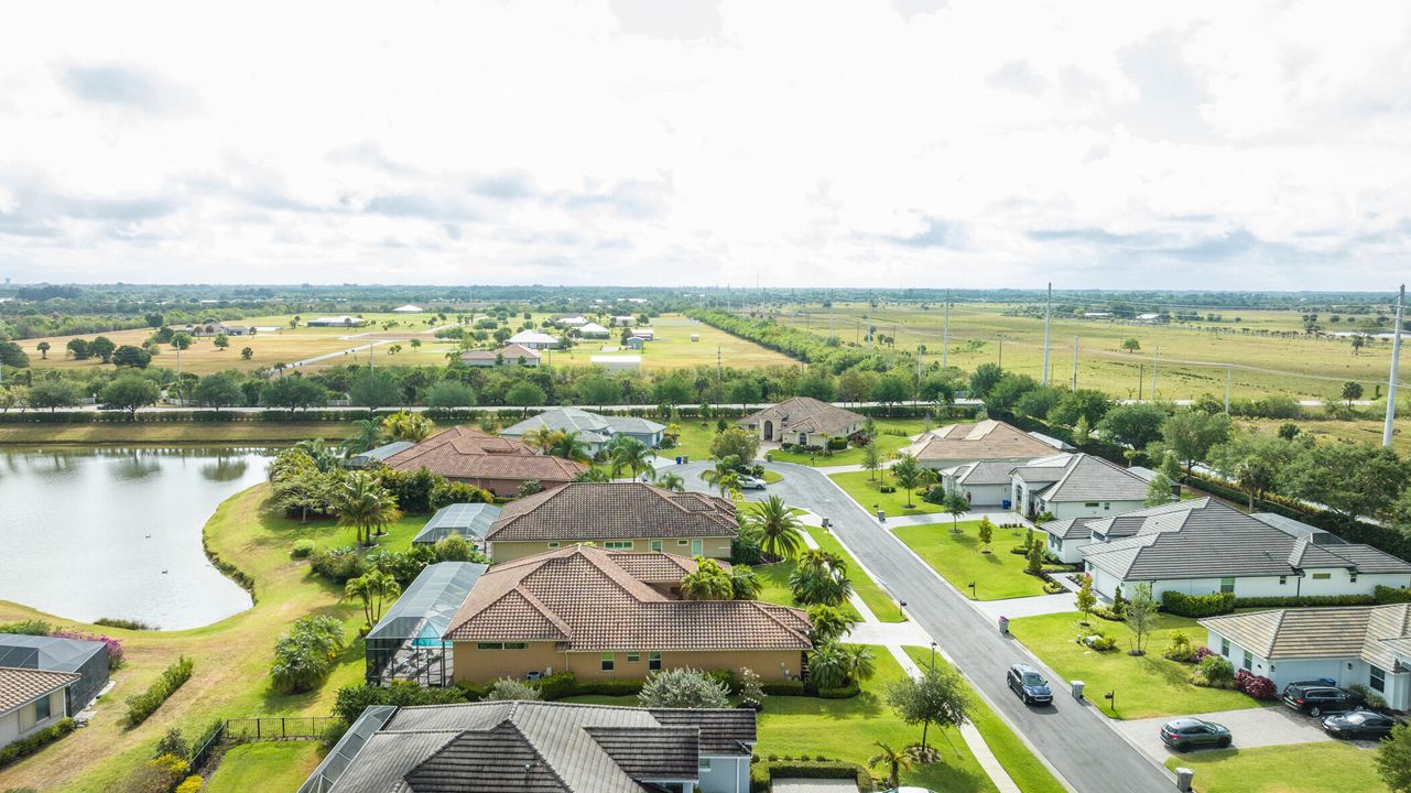 For Sale: $899,000 (3 beds, 2 baths, 2991 Square Feet)