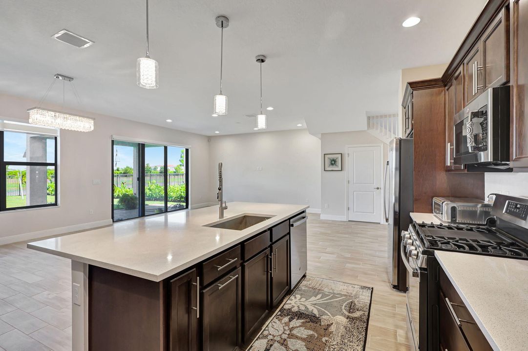 For Sale: $625,000 (3 beds, 2 baths, 1919 Square Feet)