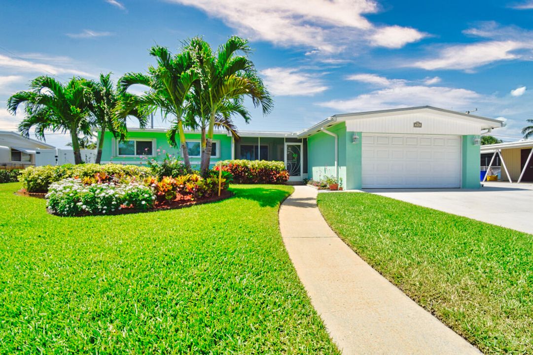 For Sale: $749,900 (4 beds, 2 baths, 1604 Square Feet)