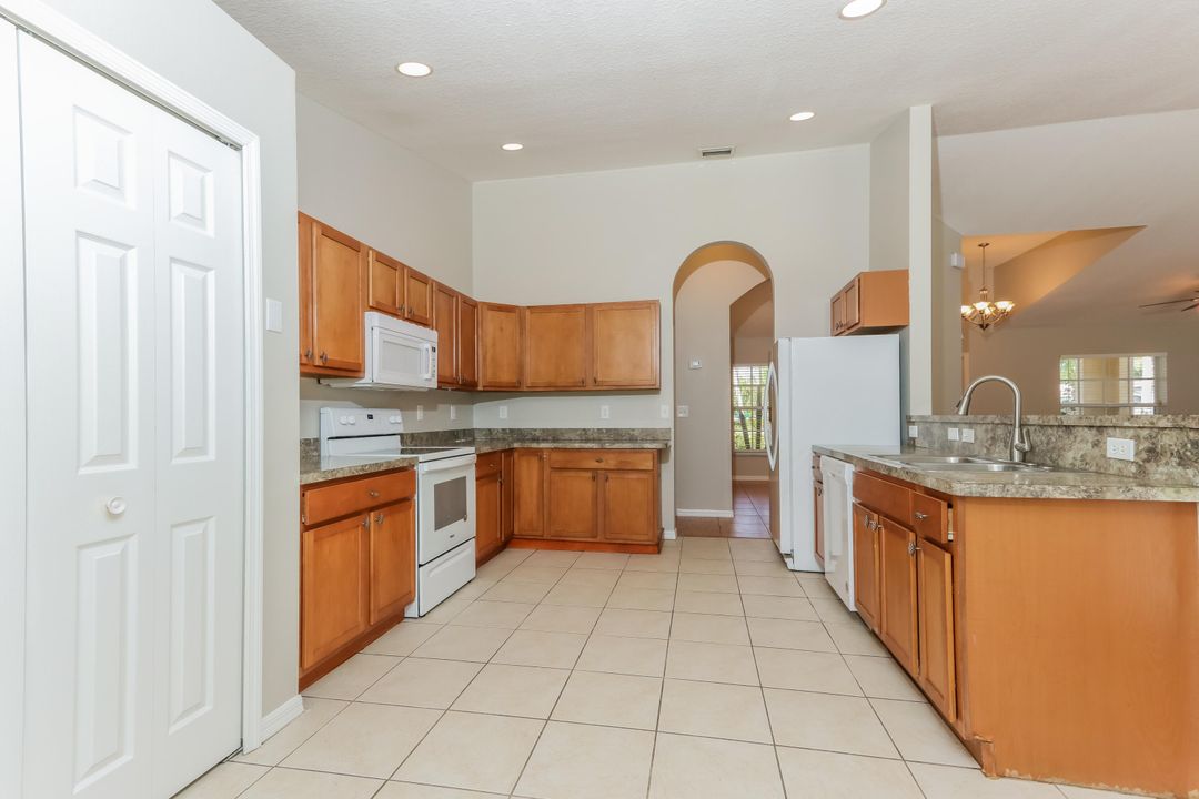 For Rent: $2,520 (3 beds, 2 baths, 1758 Square Feet)