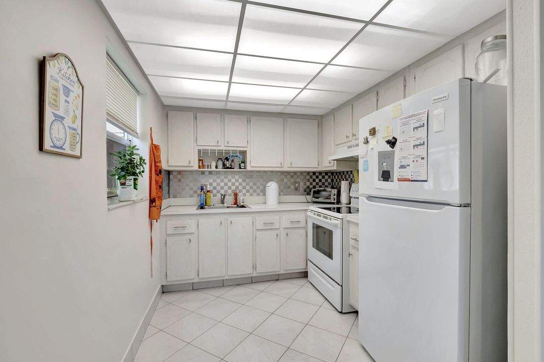 For Sale: $129,900 (2 beds, 2 baths, 880 Square Feet)