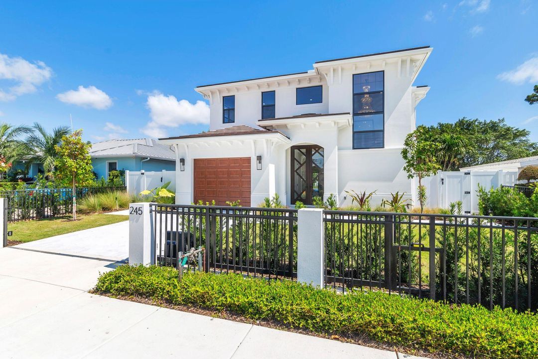 For Sale: $4,395,000 (5 beds, 4 baths, 4312 Square Feet)