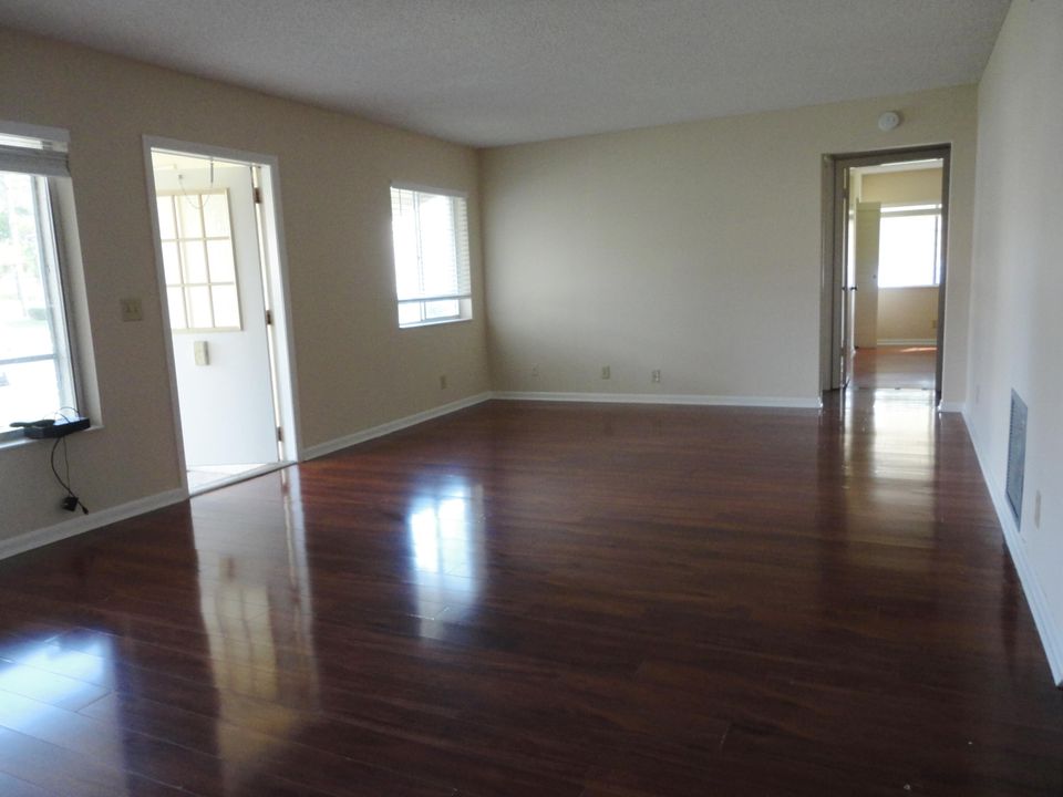 For Rent: $1,550 (2 beds, 2 baths, 937 Square Feet)