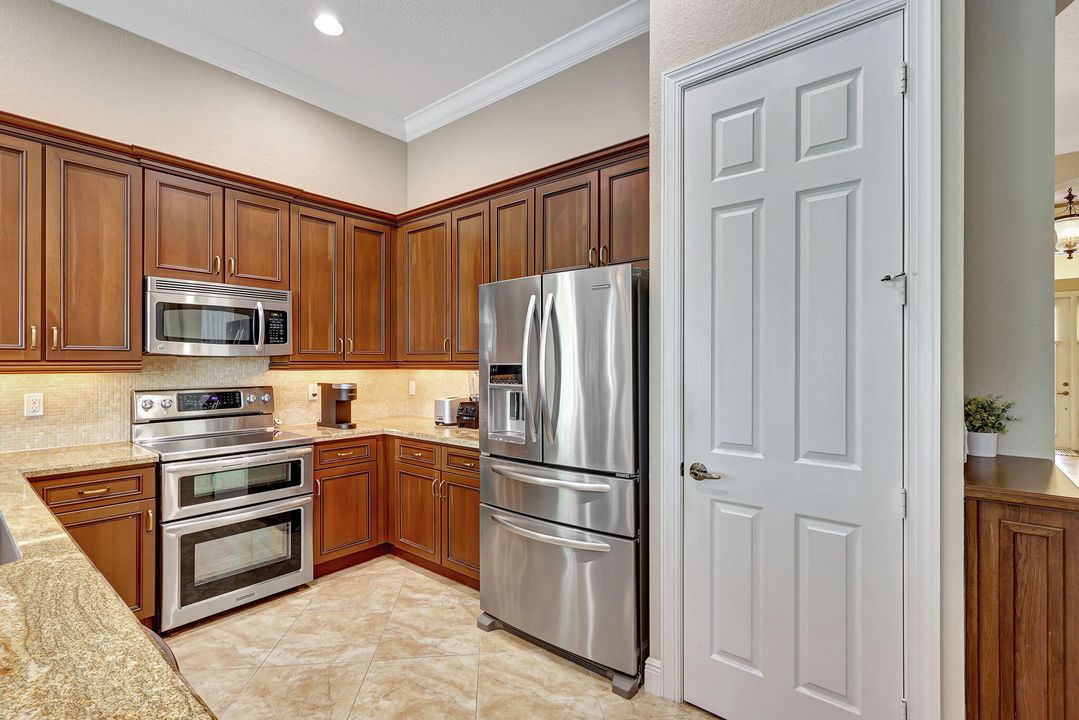 For Sale: $729,900 (3 beds, 2 baths, 2254 Square Feet)