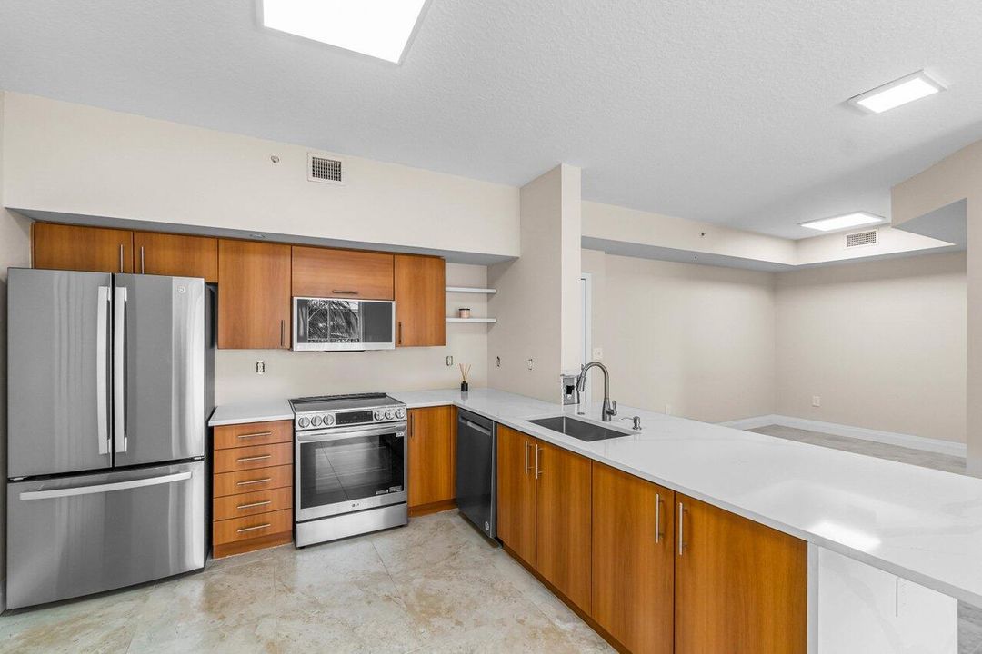 Active With Contract: $3,950 (2 beds, 2 baths, 1243 Square Feet)