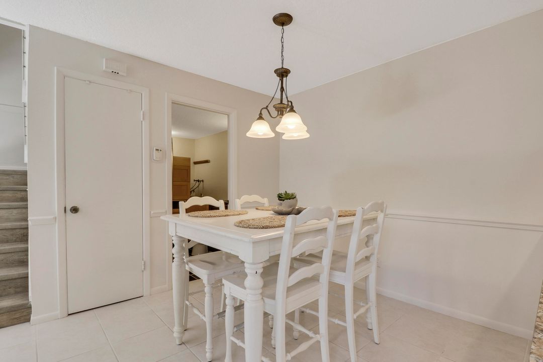 For Sale: $249,900 (2 beds, 2 baths, 1140 Square Feet)