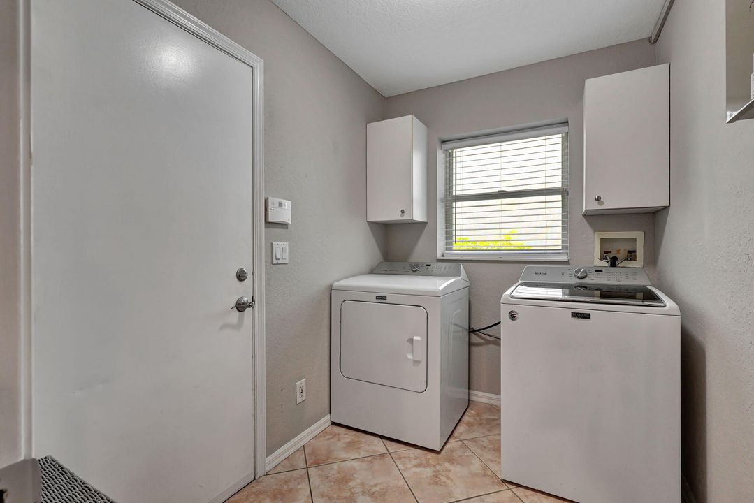 Active With Contract: $3,900 (4 beds, 2 baths, 2152 Square Feet)