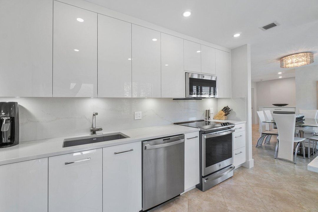 For Sale: $465,000 (2 beds, 2 baths, 1479 Square Feet)