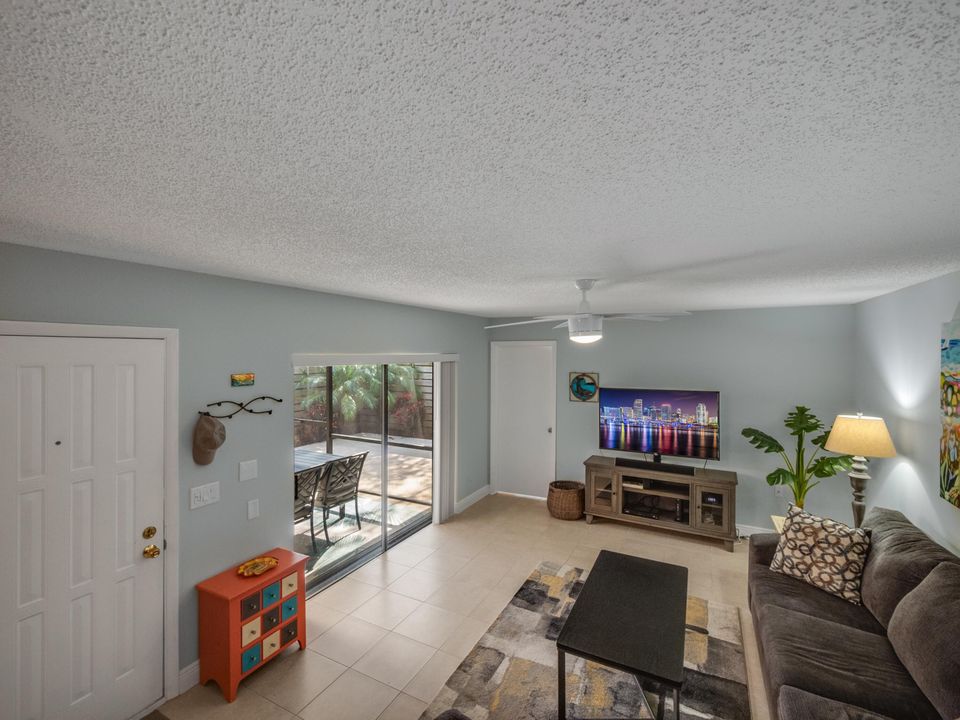 Active With Contract: $405,000 (3 beds, 2 baths, 1488 Square Feet)