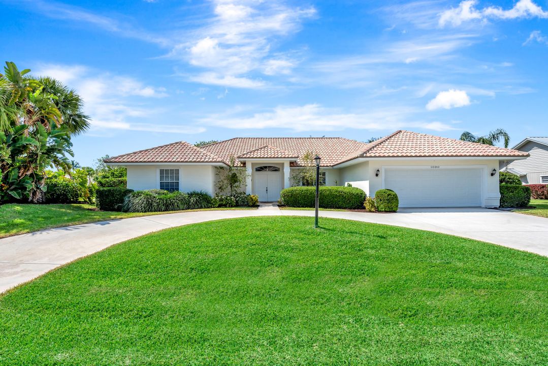 For Sale: $1,600,000 (4 beds, 2 baths, 2886 Square Feet)