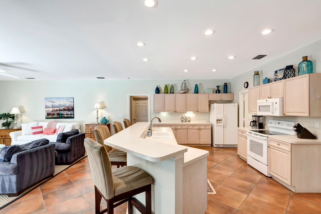 For Sale: $1,600,000 (4 beds, 2 baths, 2886 Square Feet)