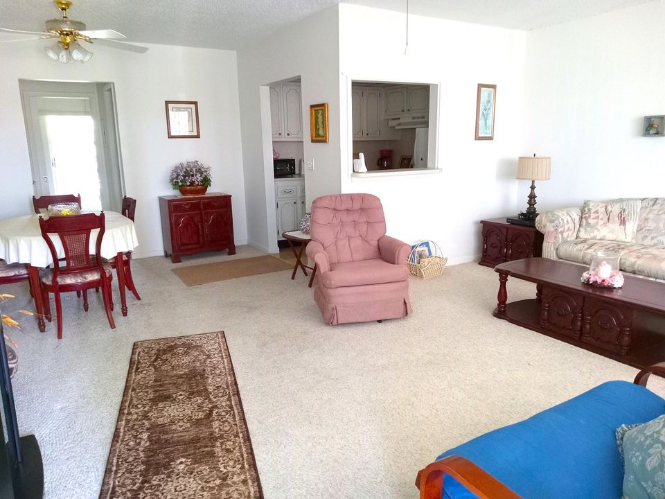 For Sale: $78,800 (1 beds, 1 baths, 684 Square Feet)