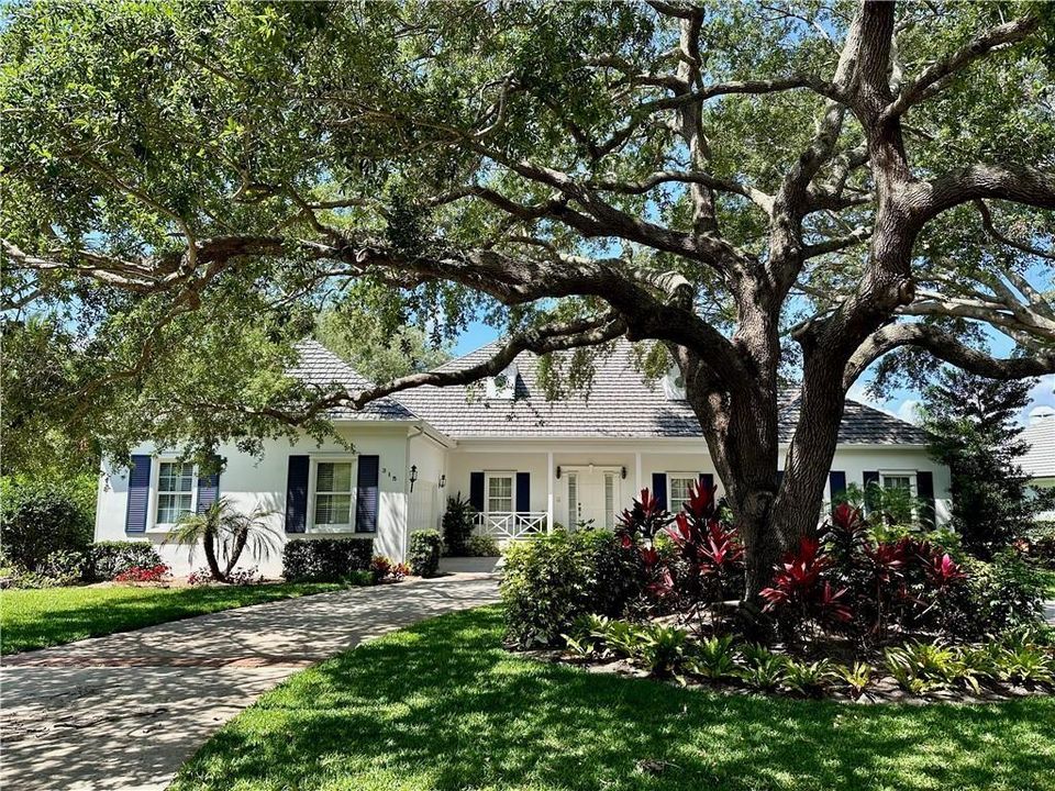 For Sale: $1,750,000 (4 beds, 3 baths, 3684 Square Feet)