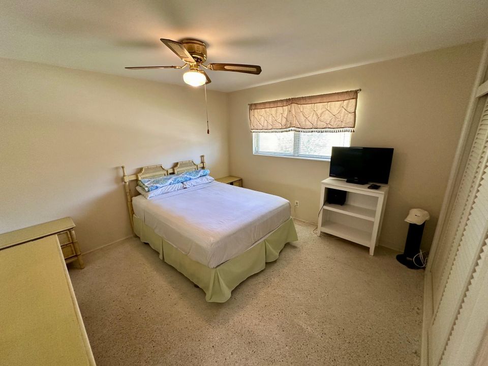 For Sale: $160,000 (2 beds, 1 baths, 746 Square Feet)