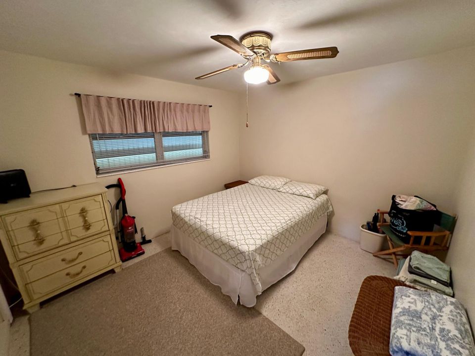 For Sale: $160,000 (2 beds, 1 baths, 746 Square Feet)