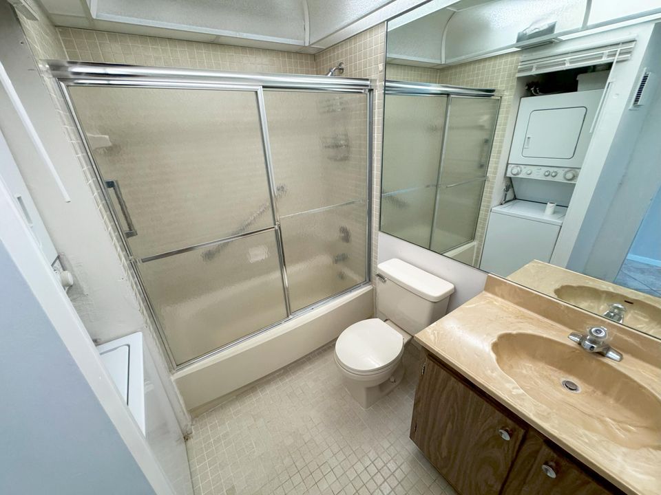 В аренду: $1,800 (2 спален, 2 ванн, 905 Квадратных фут)