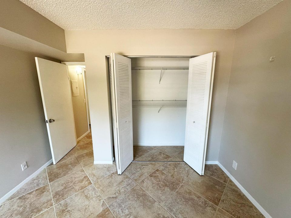 For Rent: $1,800 (2 beds, 2 baths, 905 Square Feet)