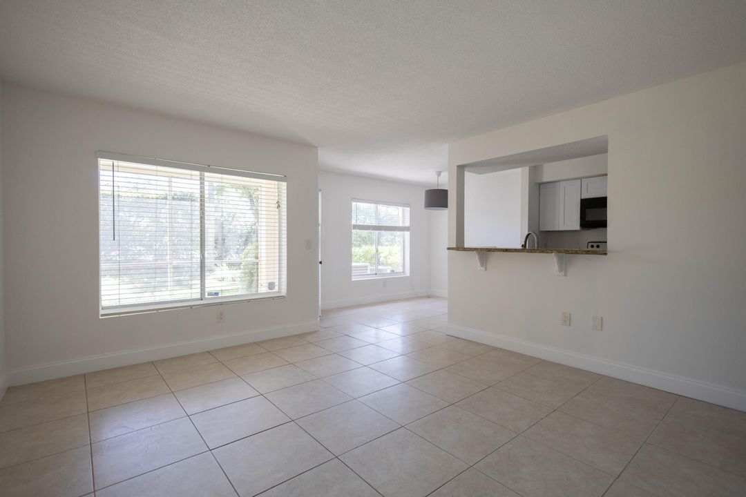 Active With Contract: $1,750 (1 beds, 1 baths, 791 Square Feet)