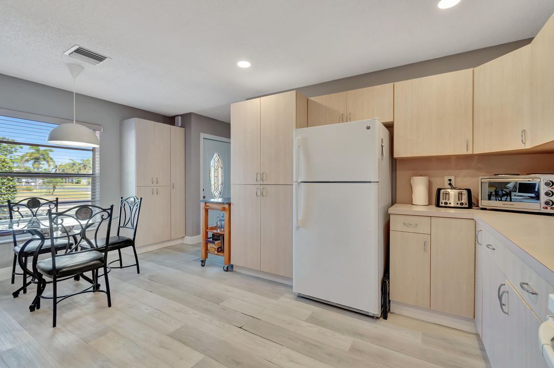 For Sale: $279,000 (2 beds, 2 baths, 1400 Square Feet)