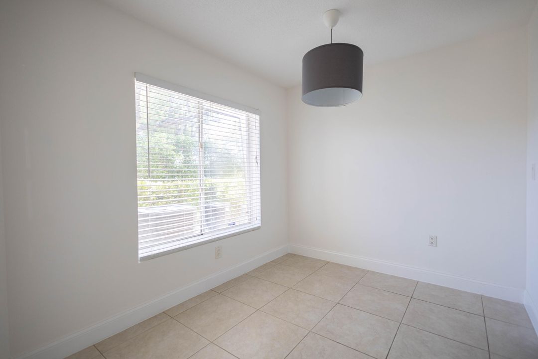 Active With Contract: $1,750 (1 beds, 1 baths, 791 Square Feet)