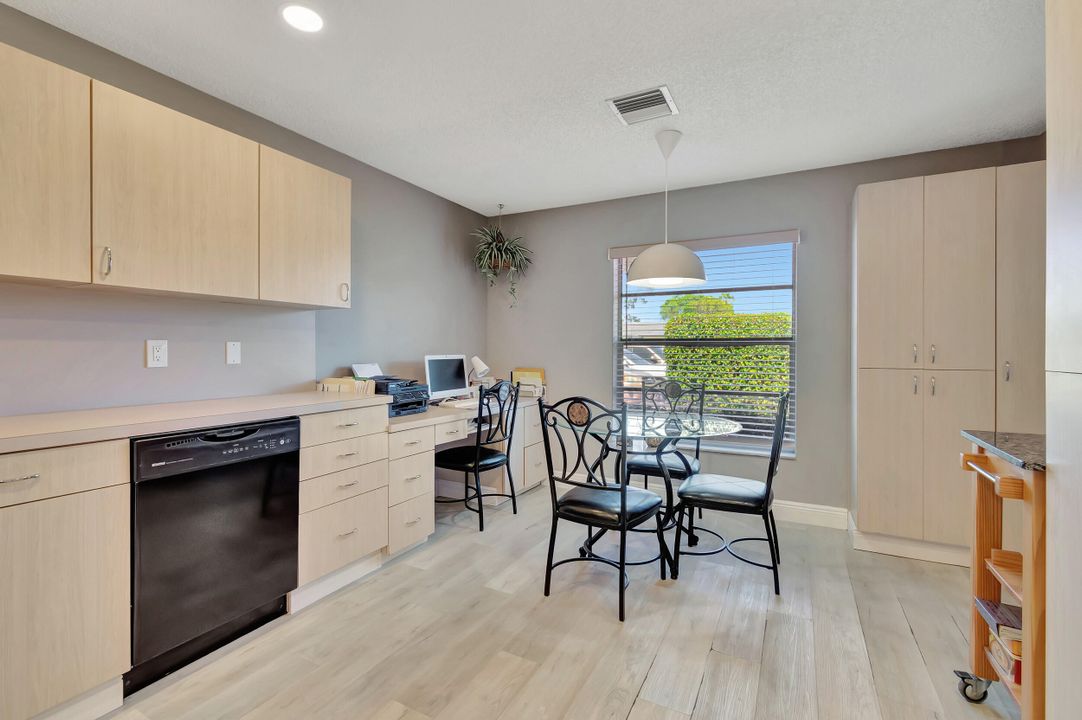 For Sale: $279,000 (2 beds, 2 baths, 1400 Square Feet)