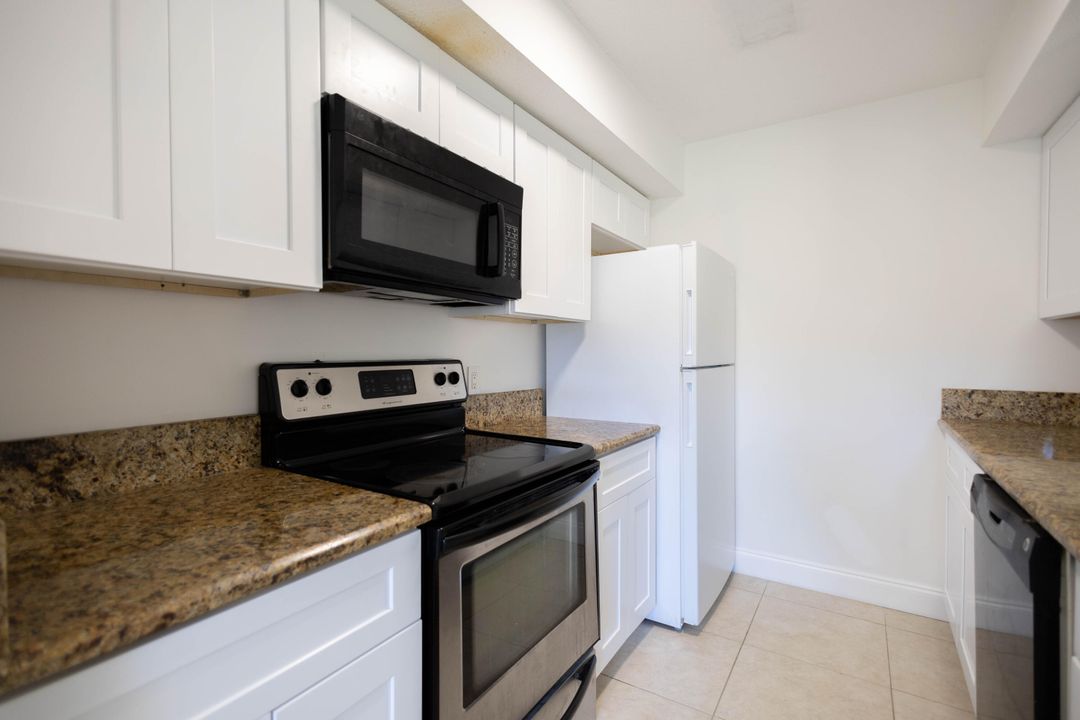 Active With Contract: $1,750 (1 beds, 1 baths, 791 Square Feet)