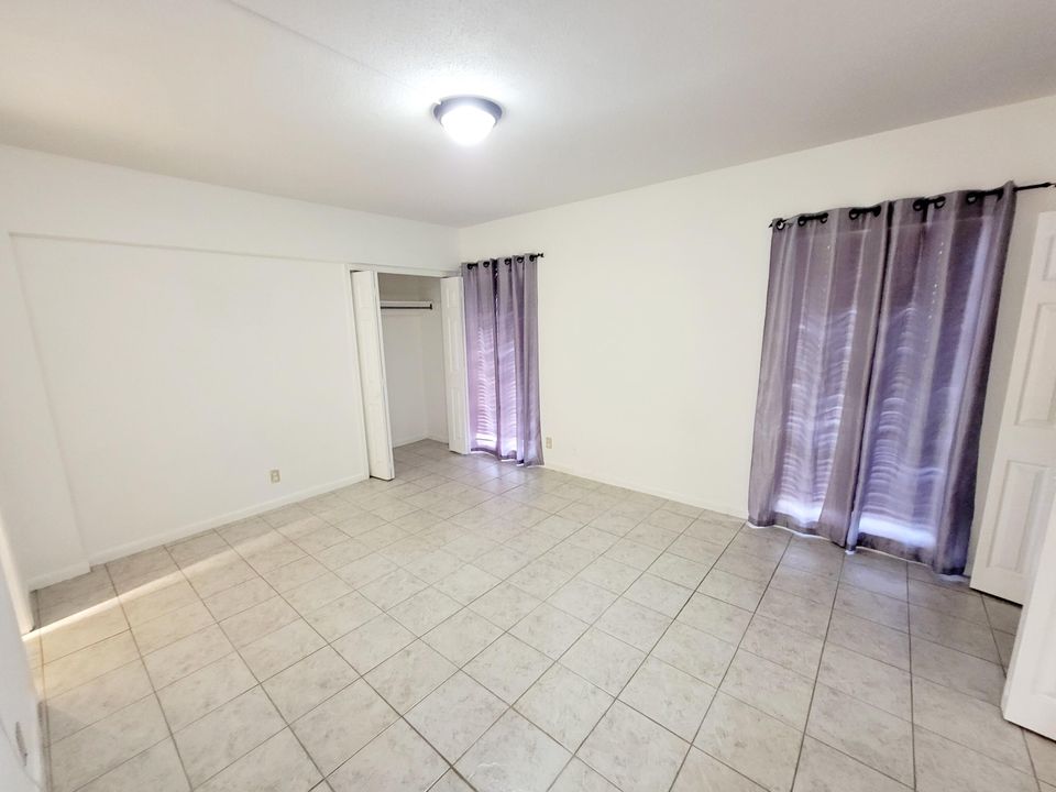 For Rent: $1,725 (1 beds, 1 baths, 725 Square Feet)