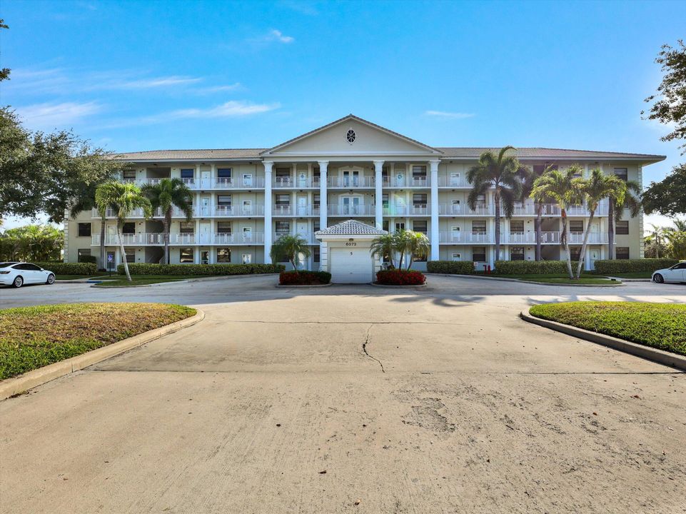 Recently Sold: $335,000 (2 beds, 2 baths, 1385 Square Feet)