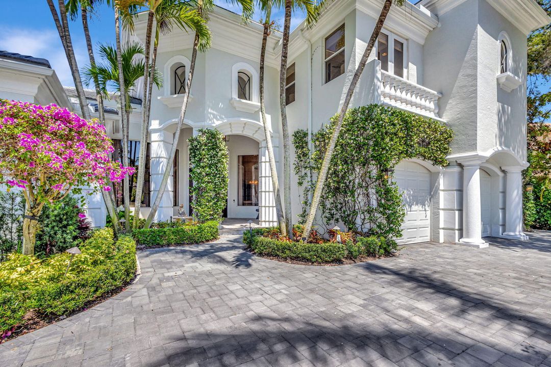 Active With Contract: $4,750,000 (4 beds, 4 baths, 4630 Square Feet)